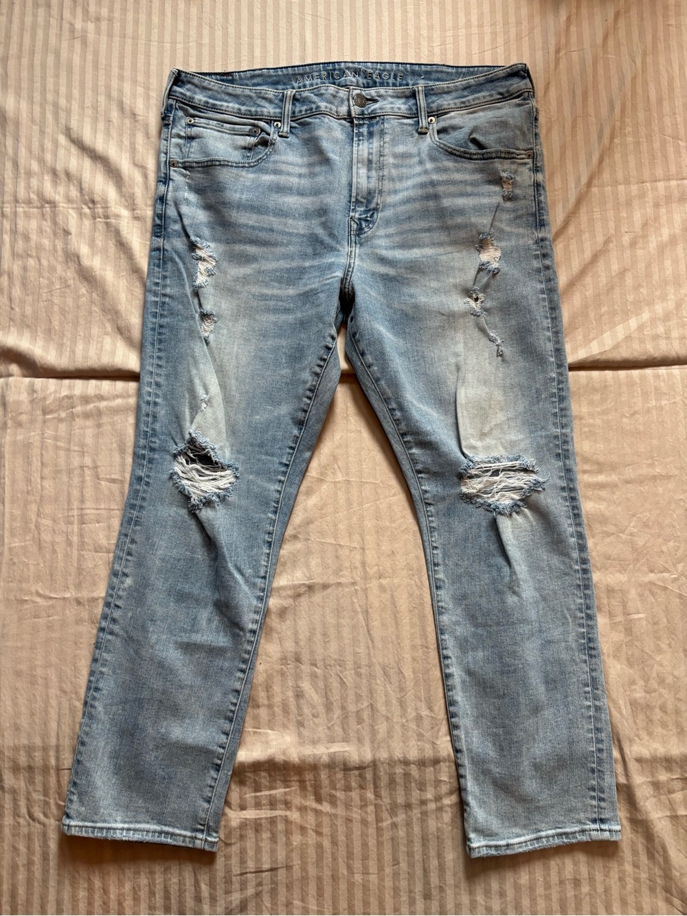 American Eagle Men’s 38x30 Distressed Ripped Jeans Light Wash Stretch Athletic